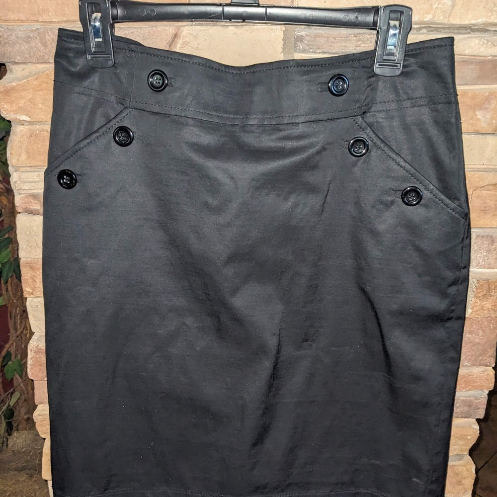 💋H&M Black Skirt with Teal Accent.